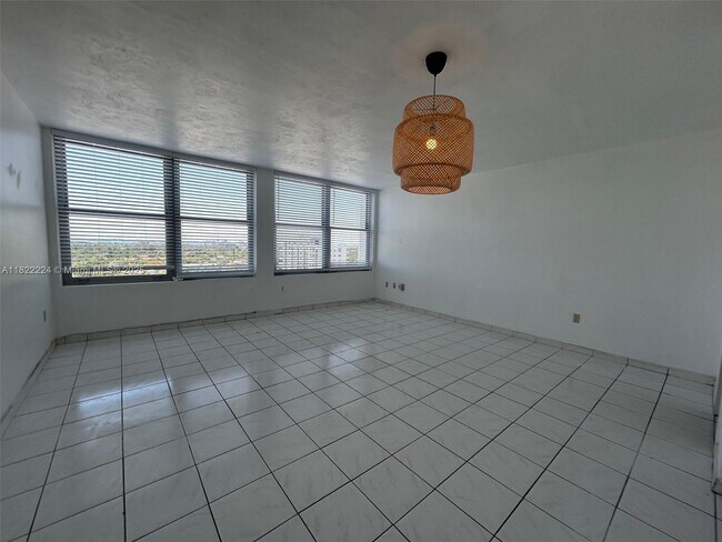 Foto del edificio - 2899 Collins Ave