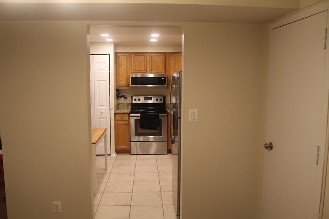 Building Photo - 7640 Provincial Dr