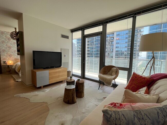 Foto del edificio - 180 N Field Blvd