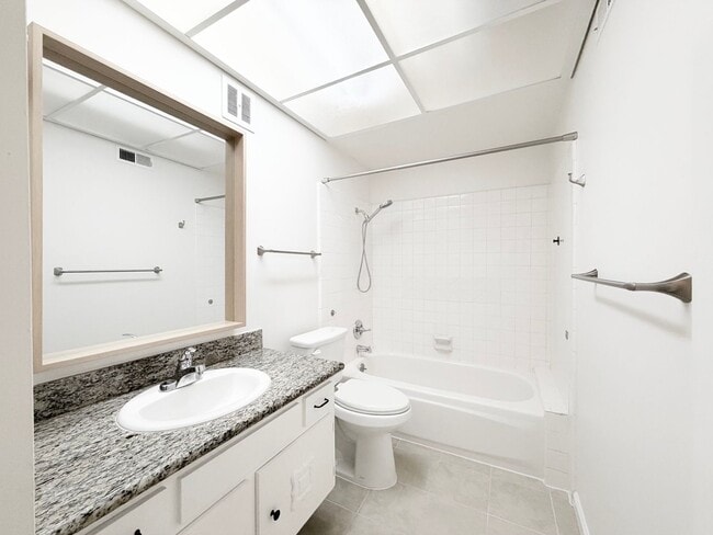 Building Photo - Cozy, charming newly updated 3 bed 2 bath home located in a cul-de-sac