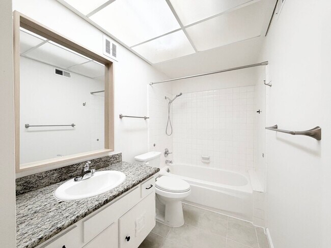 Foto del edificio - Cozy, charming newly updated 3 bed 2 bath home located in a cul-de-sac