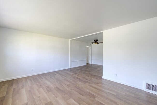 Foto del edificio - 49 Forestwood Dr