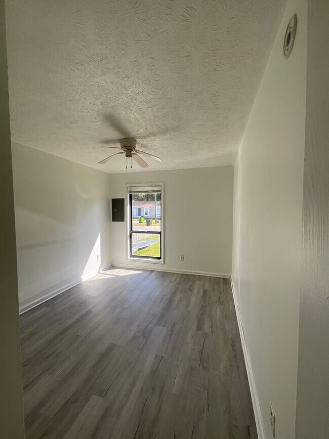 Foto del edificio - 1436 Tangora Ln