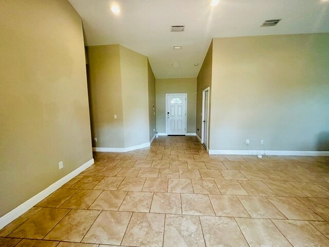 Foto del edificio - 6804 N Himes Ave