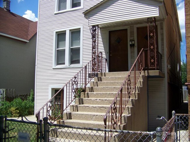 Building Photo - 1832 W Cuyler Ave