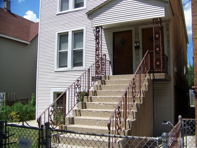 Building Photo - 1832 W Cuyler Ave