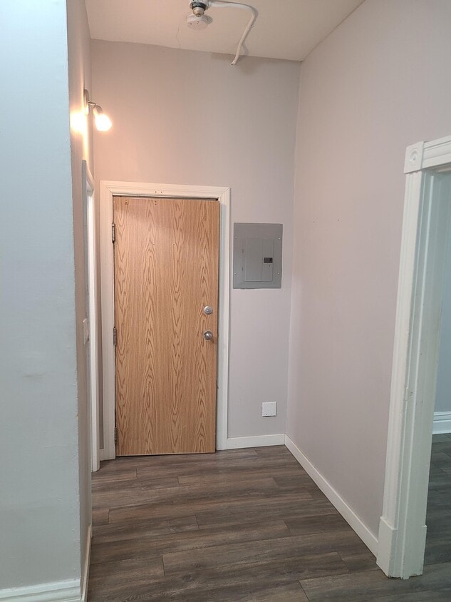 Building Photo - 146-146 River Ave