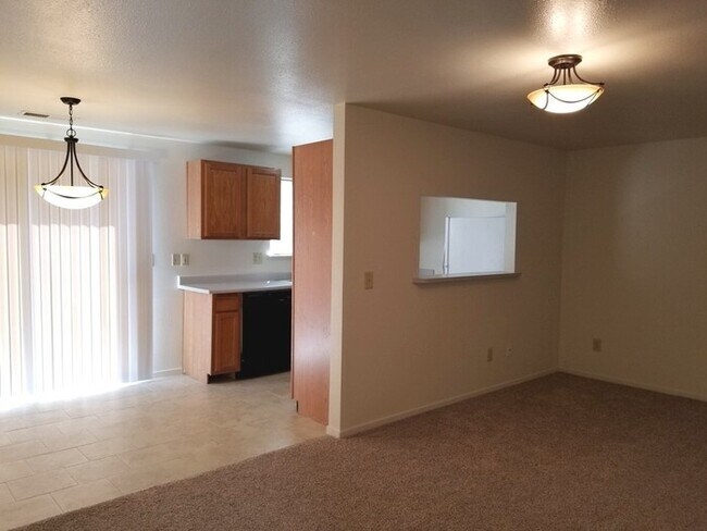 Foto del edificio - Town Home For Rent in Carson City