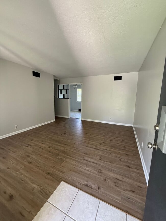 Building Photo - 3315 S Mt Carmel Ave