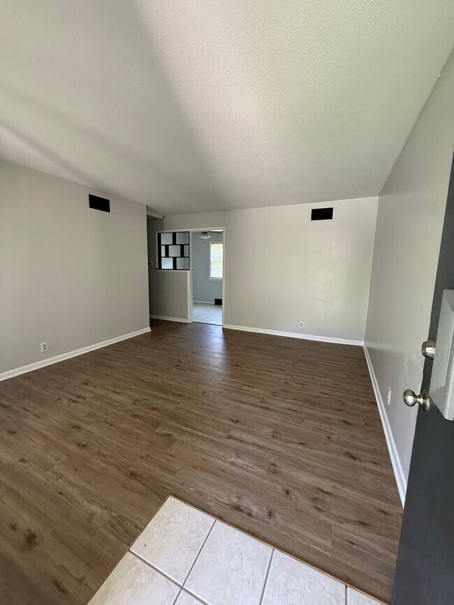 Foto del edificio - 3315 S Mt Carmel Ave