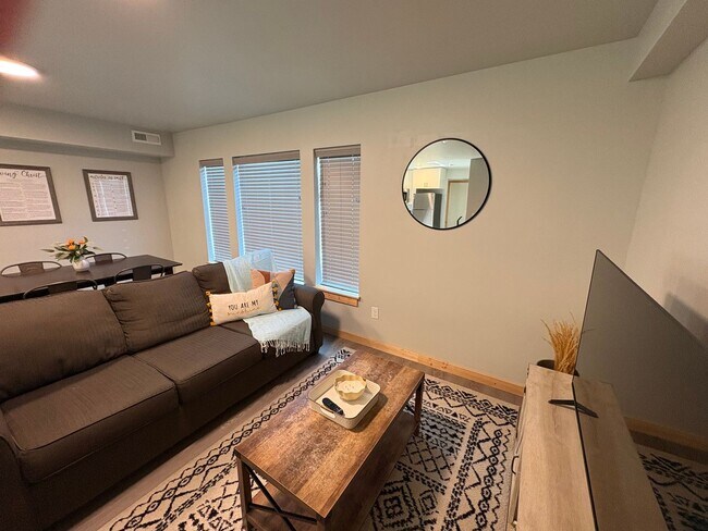 Foto del edificio - Furnished Condo Close to Compus