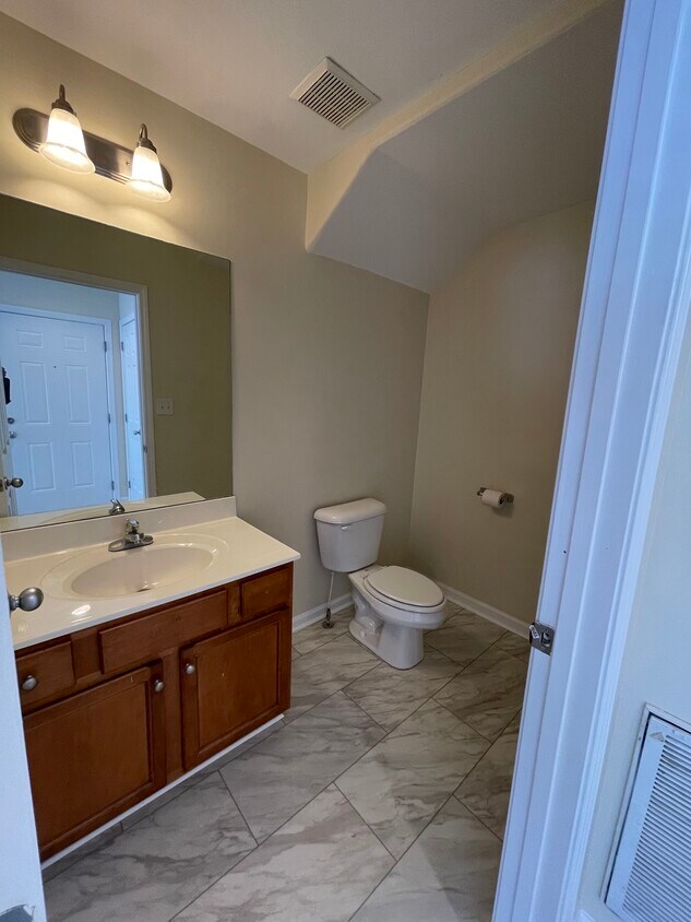 Building Photo - 857 Malabu Dr