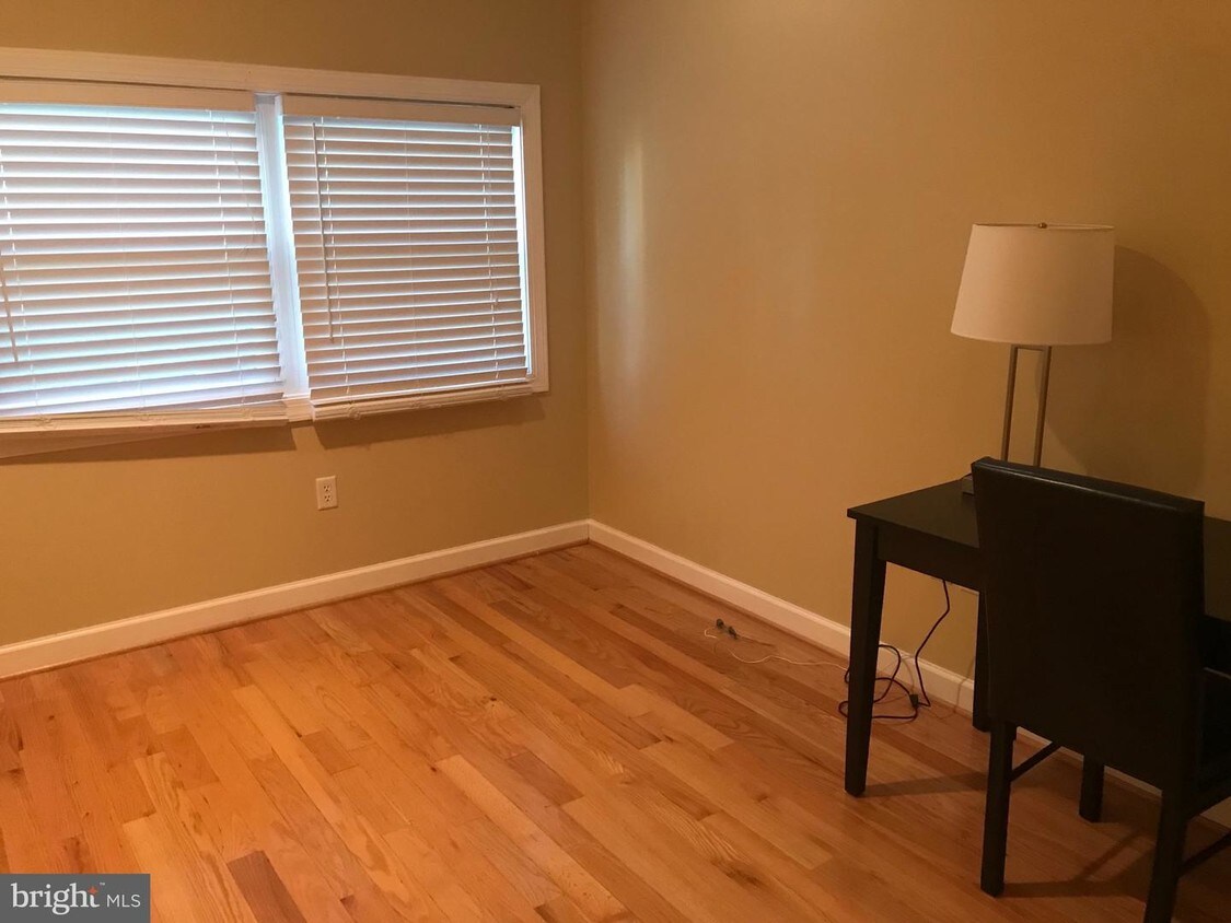 Foto principal - 2217 Laurel Ridge Rd