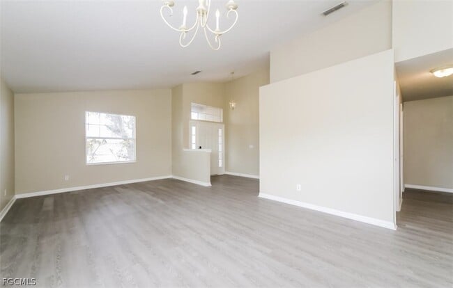 Building Photo - 302 SE 18th Terrace