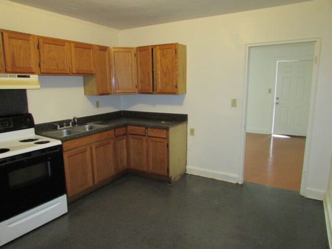 Building Photo - 643 Miller Rd