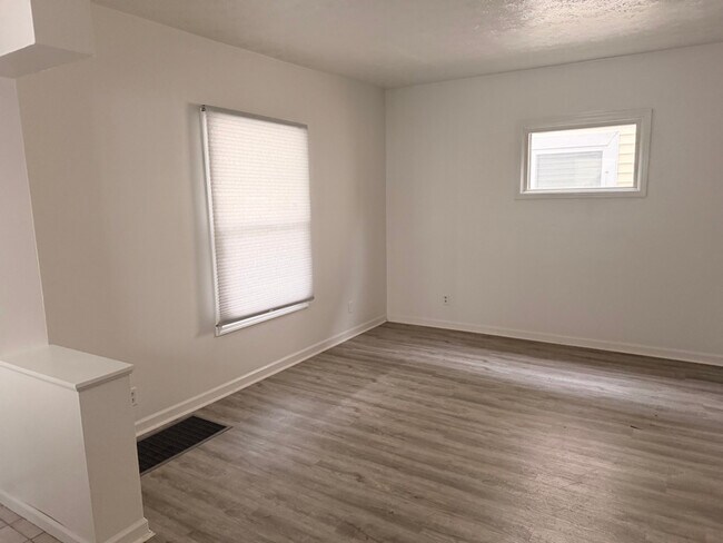 Foto del edificio - 524 Blaine Ave