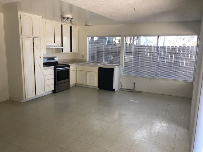 Foto del edificio - 3839 Merrill Ct