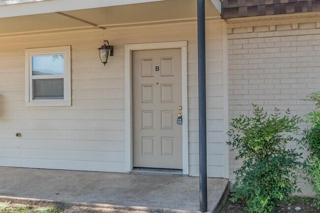 Building Photo - 6616 Berke Pl