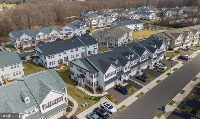 Foto del edificio - 25 Larkspur Ln