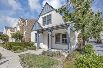 Building Photo - 928 Valencia Ave