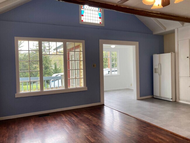 Building Photo - 2 br, 2 bath House - 1764 SE Douglas Ave