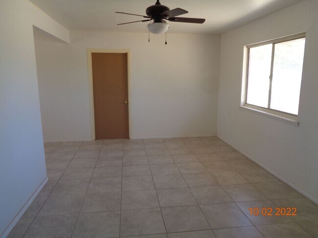 Building Photo - Move -In Ready Mojave 2 Bedroom