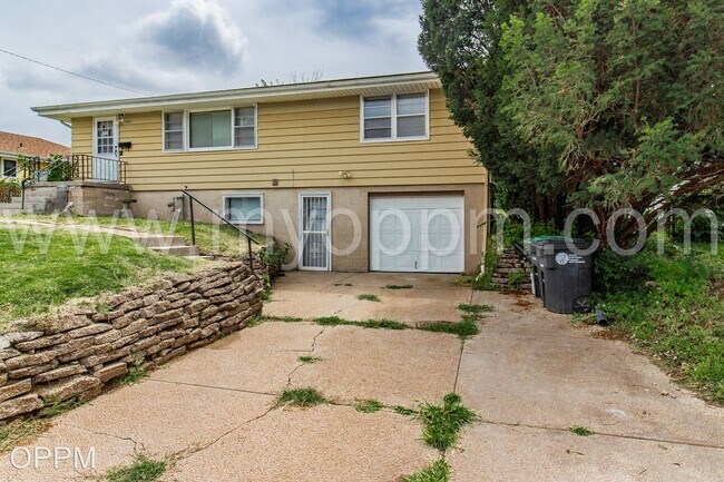 Building Photo - 3 br, 2 bath House - 3655 Summit St