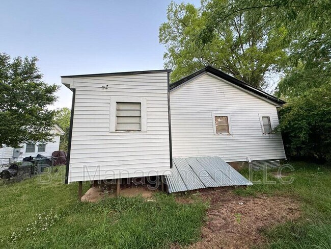 Building Photo - 104 G Cir