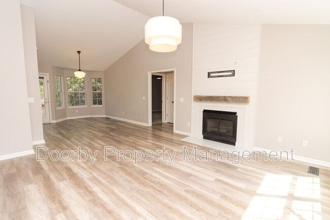 Foto del edificio - 6911 Gwinnett Ct