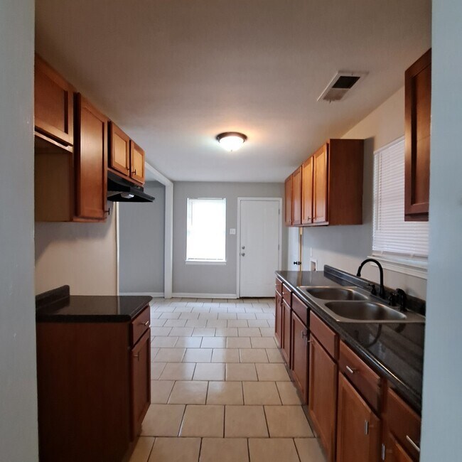 Foto del edificio - 264 E Holmes Rd