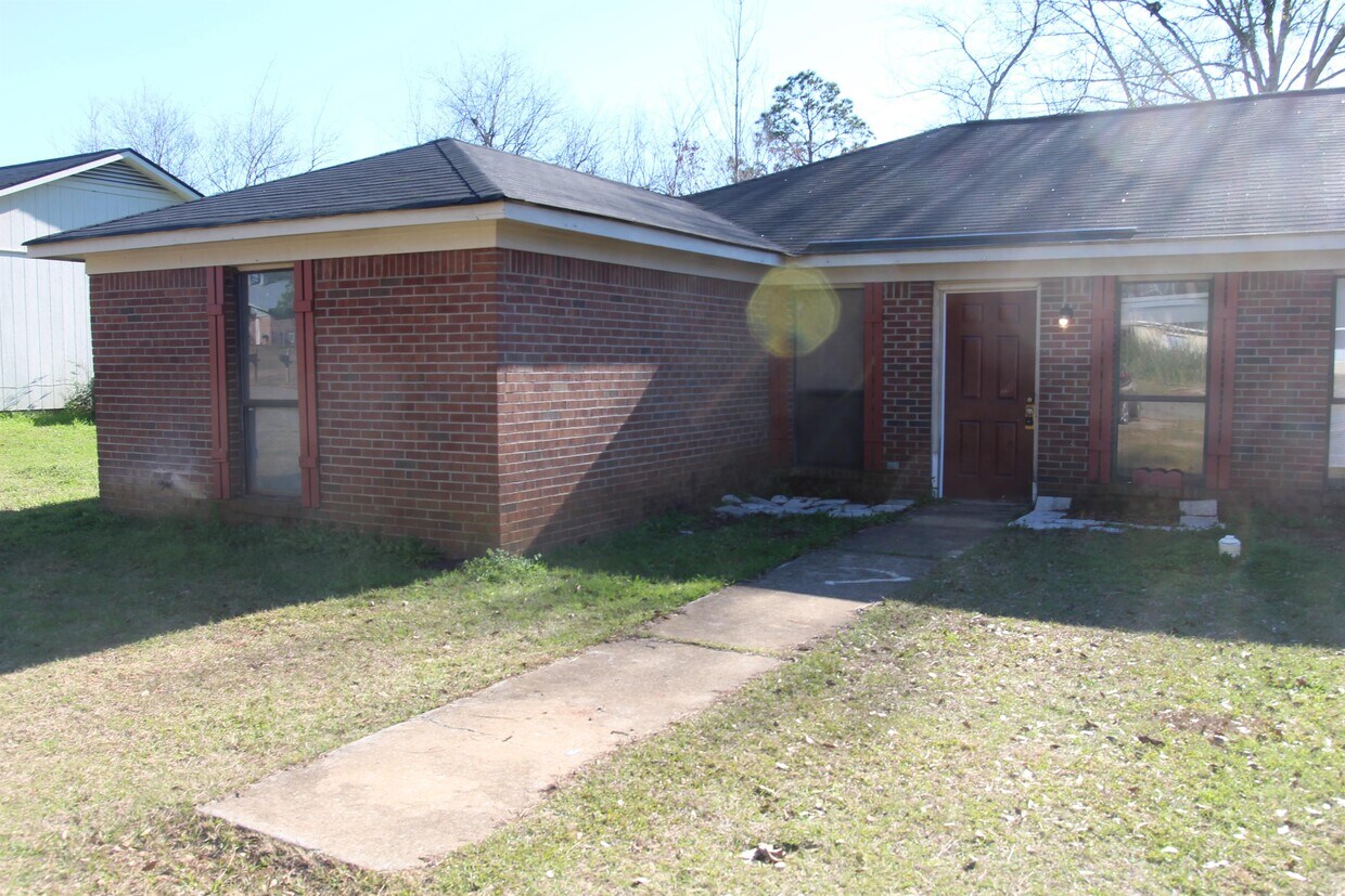 405 Station Crossing Dr, Albany, GA 31721 Townhome Rentals in Albany