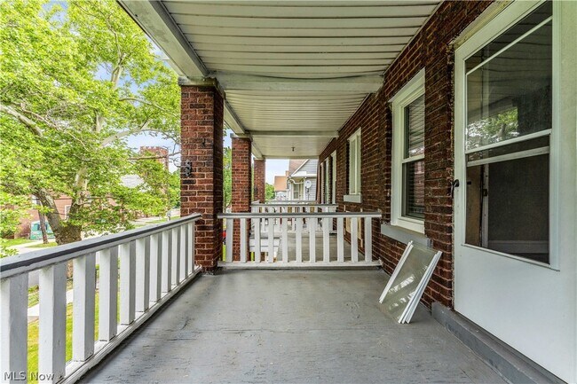 Building Photo - 2133 W 98th St
