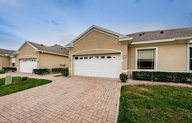 Foto del edificio - Beautiful 4 bedroom 3 bath townhome