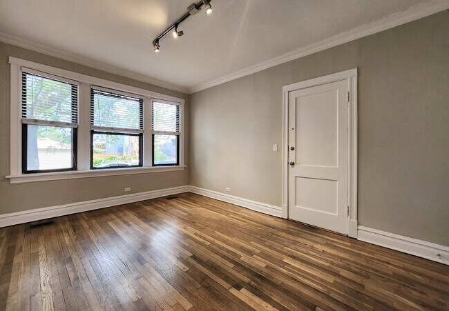 Foto del edificio - 3143 W Wellington Ave