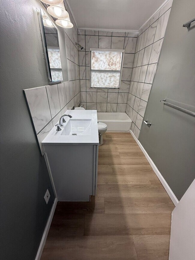 Foto del edificio - Mulberry- 2/1 Duplex, Immediate Move-In