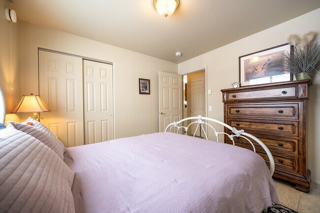 Foto del edificio - Fully furnished w/ internet and utilities included