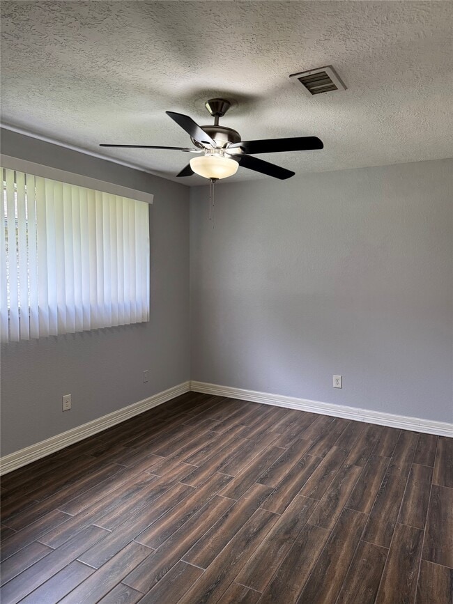 Foto del edificio - 3302 Tompkins Dr