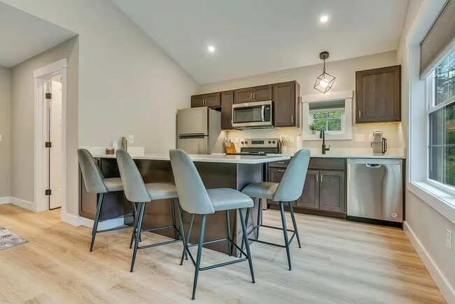 Foto del edificio - 69 Bernier Ln