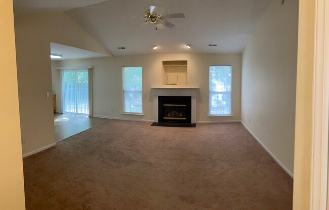 Sala de estar vista desde el vestíbulo - 3202 Pine Pointe St