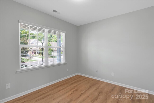 Foto del edificio - 3024 Kirkwall Ln