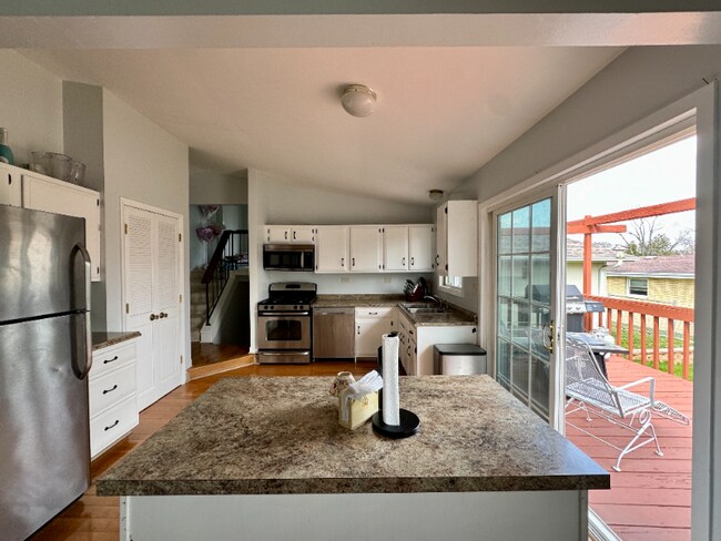 Foto del edificio - 111 White Oak Dr