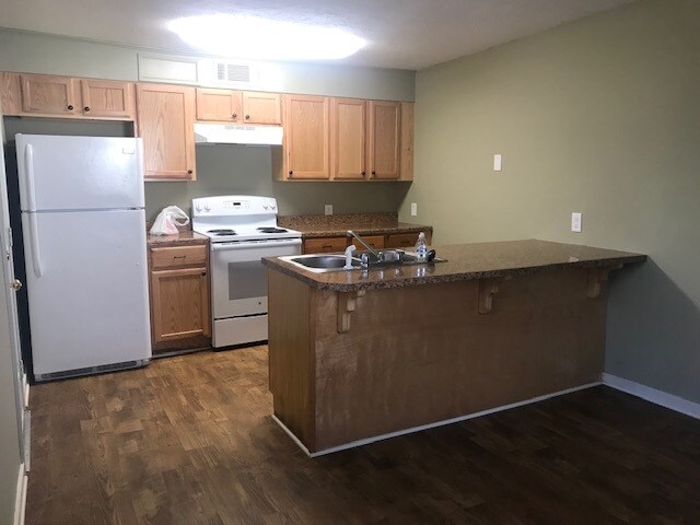 Kitchen - 128 Columbia Ave