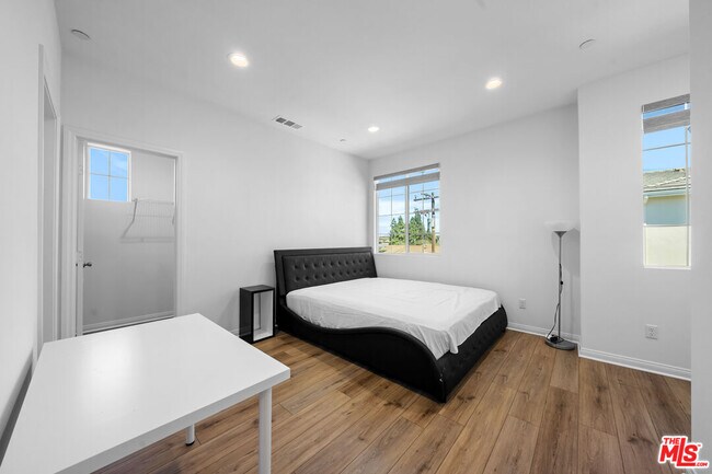 Foto del edificio - 6903 Alderwood Ave