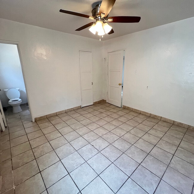 Building Photo - 563 S 1st Ave