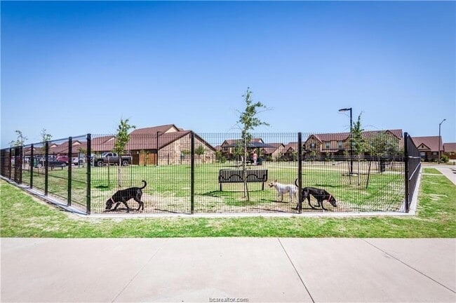 Foto del edificio - 3002 Towers Pkwy