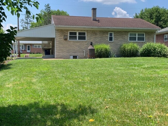 Building Photo - 3BR Ranch in Camp Hill