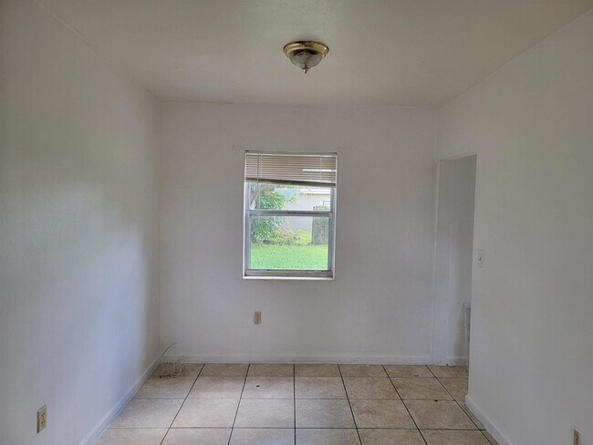 Foto del edificio - 275 NW 187th St