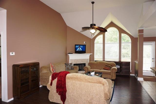 Foto del edificio - 412 Sonoma Dr