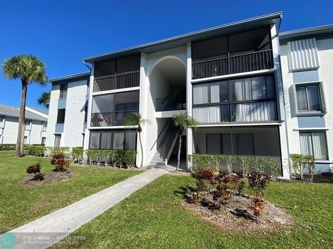 Building Photo - 1011 Green Pine Blvd