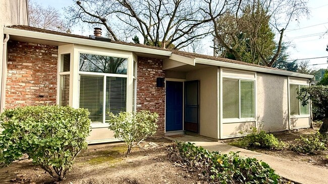 Foto del edificio - Charming and Move-In Ready, 3BD/2BA, Single-Story TH Near Downtown Danville- Available NOW!